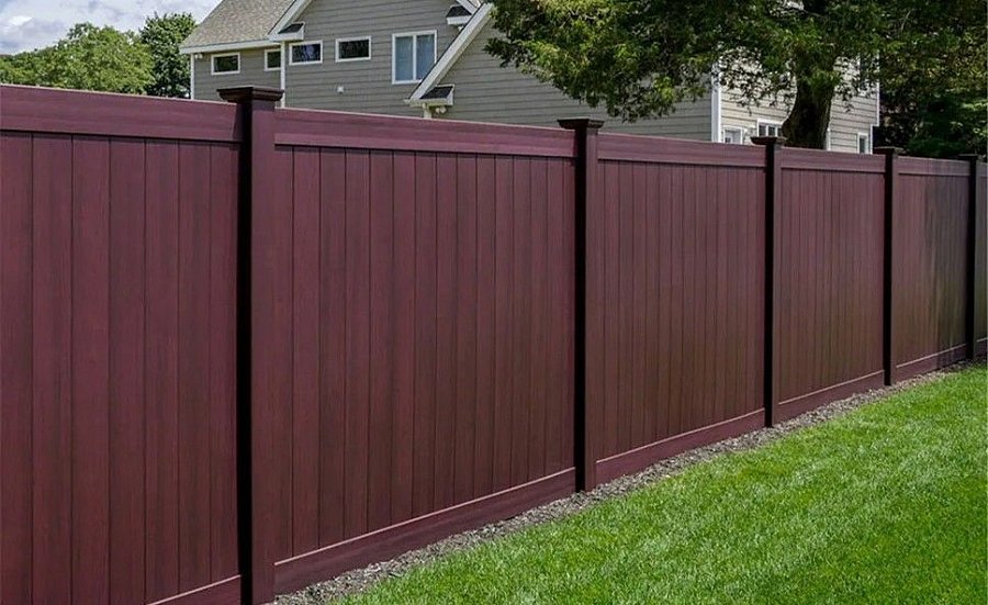 Забор №50 - вертикальный сплошной с планкой 2